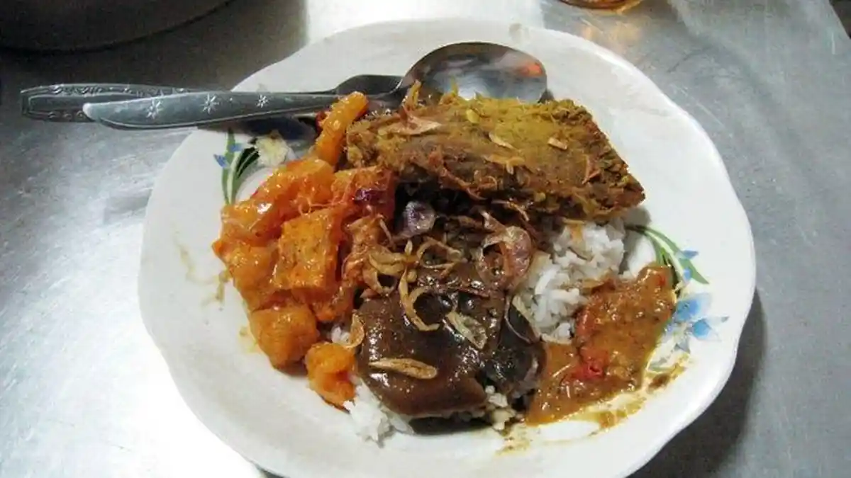 Sejarah Jakarta, Asal Usul Nasi Uduk Betawi Dari Makanan Raja Hingga ...