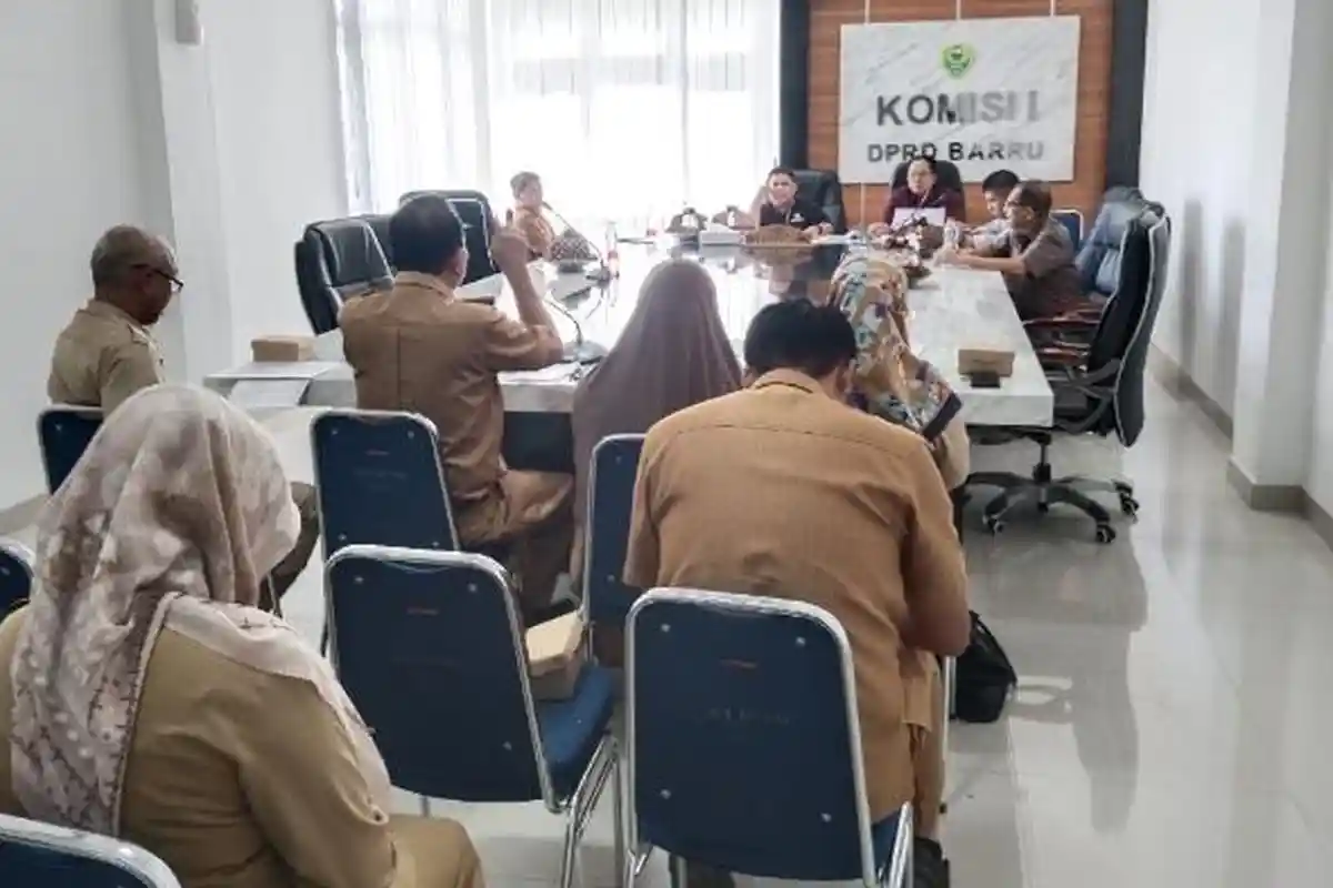 Gelar Rapat, DPRD Barru & Kesbangpol Bahas Pembinaan dan Kejelasan Sekretariat Ormas di Kabupaten