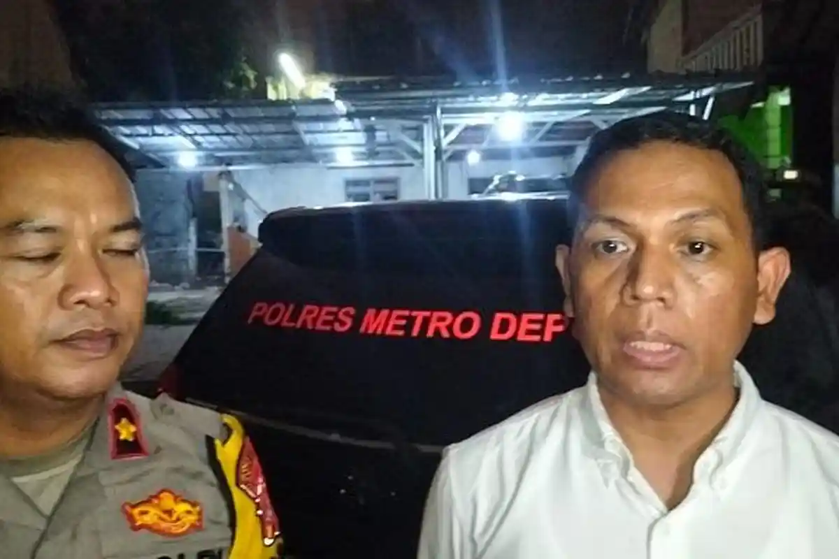 Polisi Lakukan Olah TKP Penemuan Mayat yang Tewas Terlentang dalam Kosan di Beji Depok