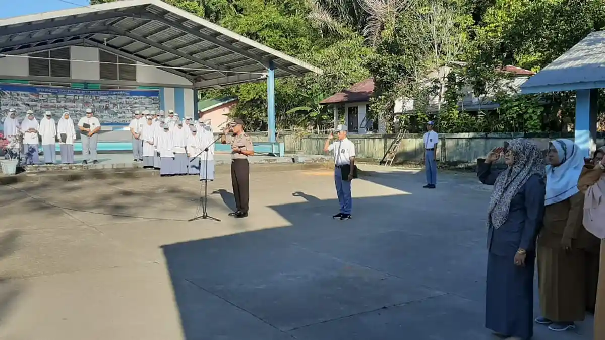 Kapolres Simeulue Jadi Inspektur Upacara di SMAN I Sinabang, Ini yang Disampaikan