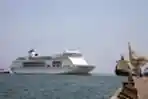 Kapal Pesiar MV Columbus Berlabuh di Semarang dan Turunkan Penumpang