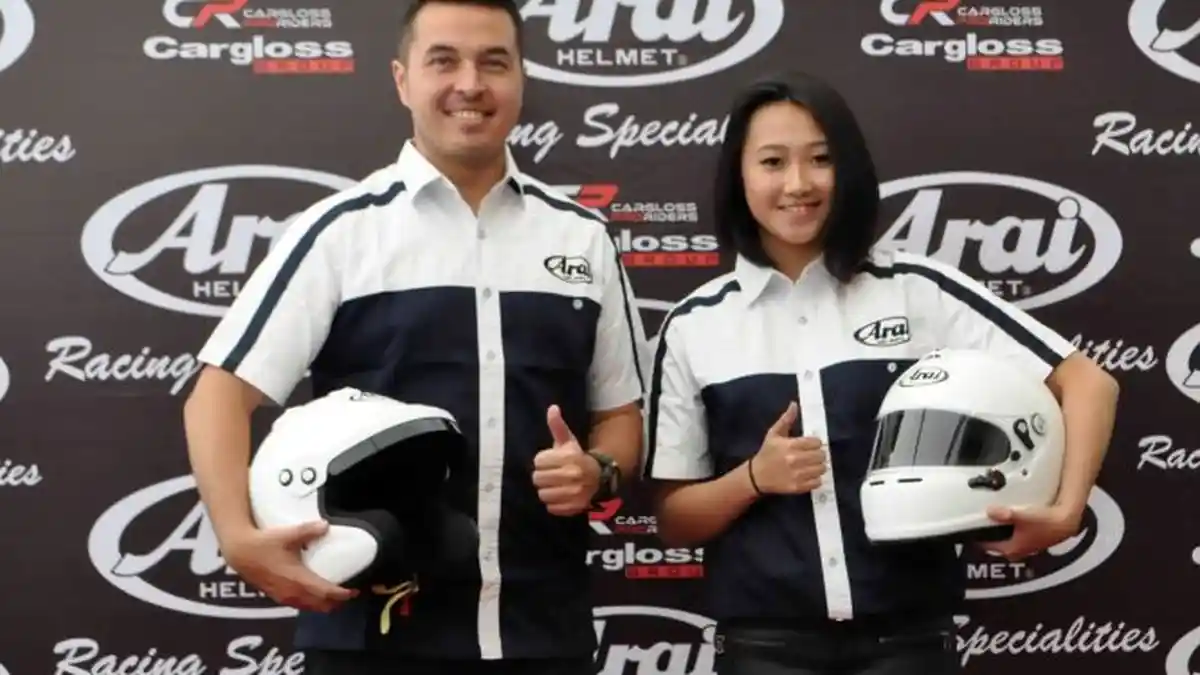 Rifat Sungkar Percayakan Kepalanya pada Helm Arai GPJ3