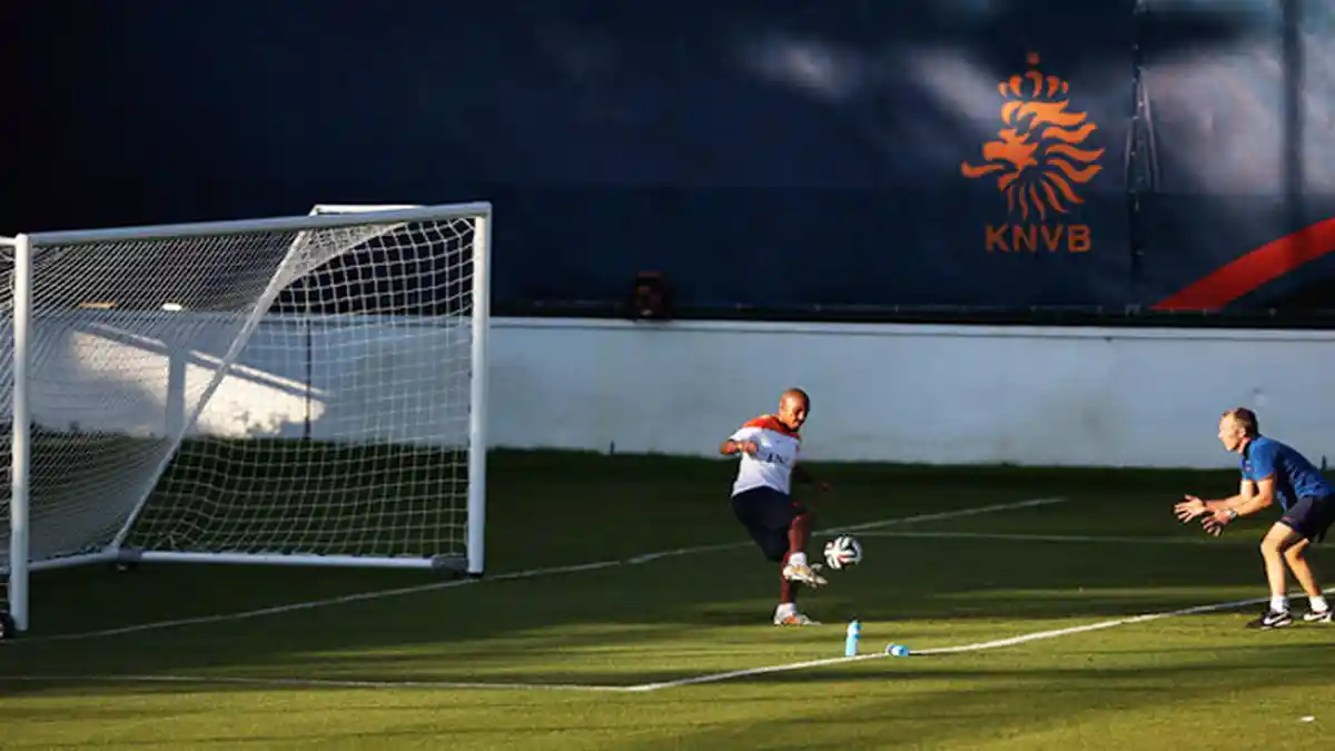 Belanda Vs Argentina: Nigel de Jong Siap Main dan Kawal Lionel Messi