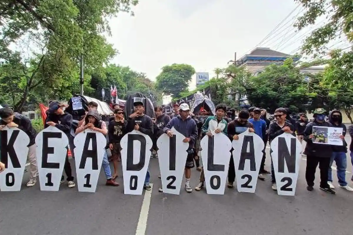 Aksi Solidaritas Tragedi Kanjuruhan, Aremania Bikin Jalanan Macet, Seperti Macetnya Keadilan