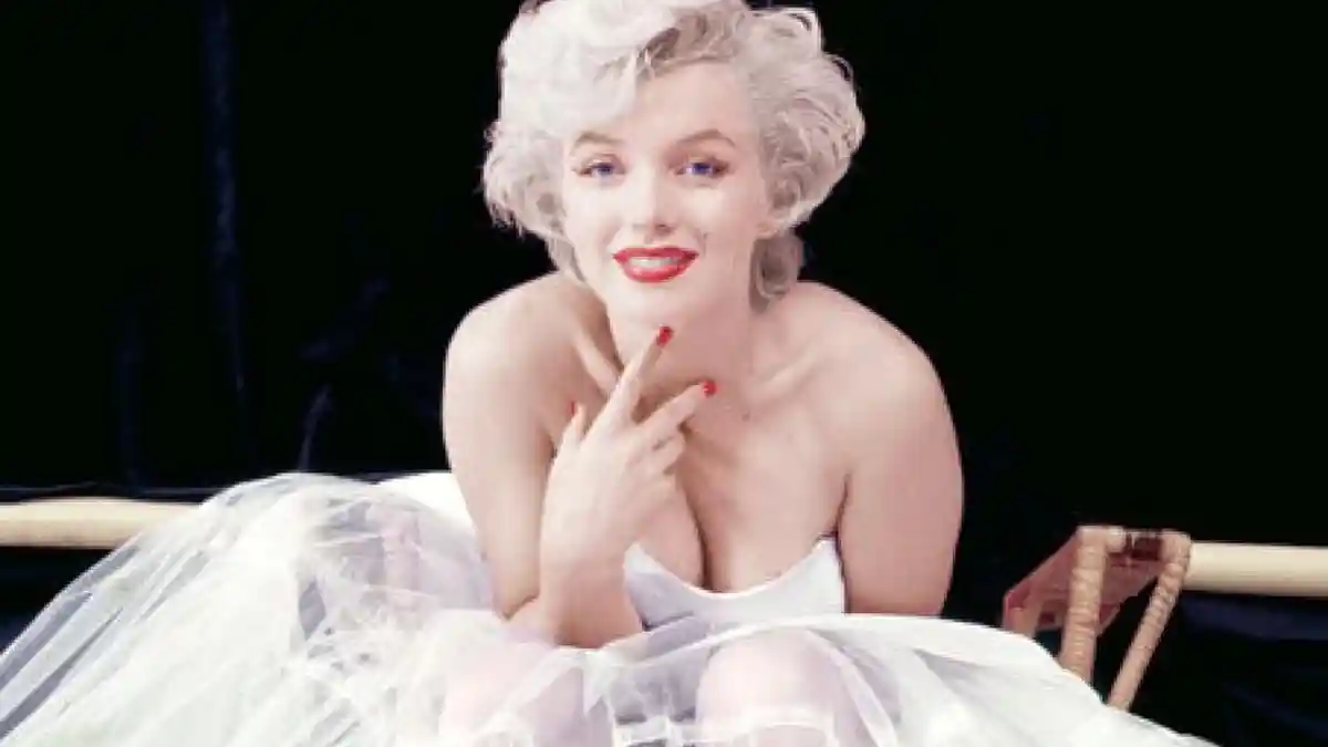 Marilyn Monroe, Dunia Militer, Politik dan 'Kedekatannya' dengan Presiden Soekarno