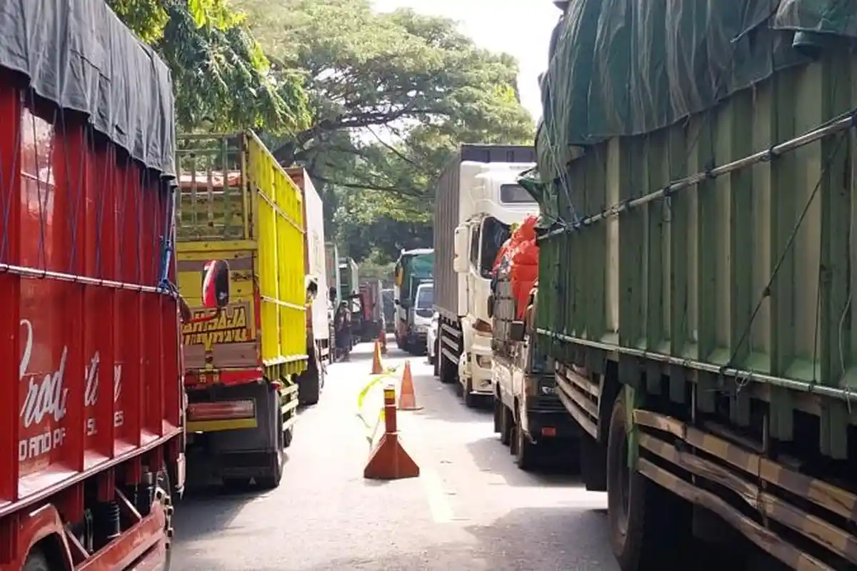 Kisah Sopir Truk Dua Hari-Dua Malam Terjebak Kemacetan Menuju Pelabuhan Ketapang 