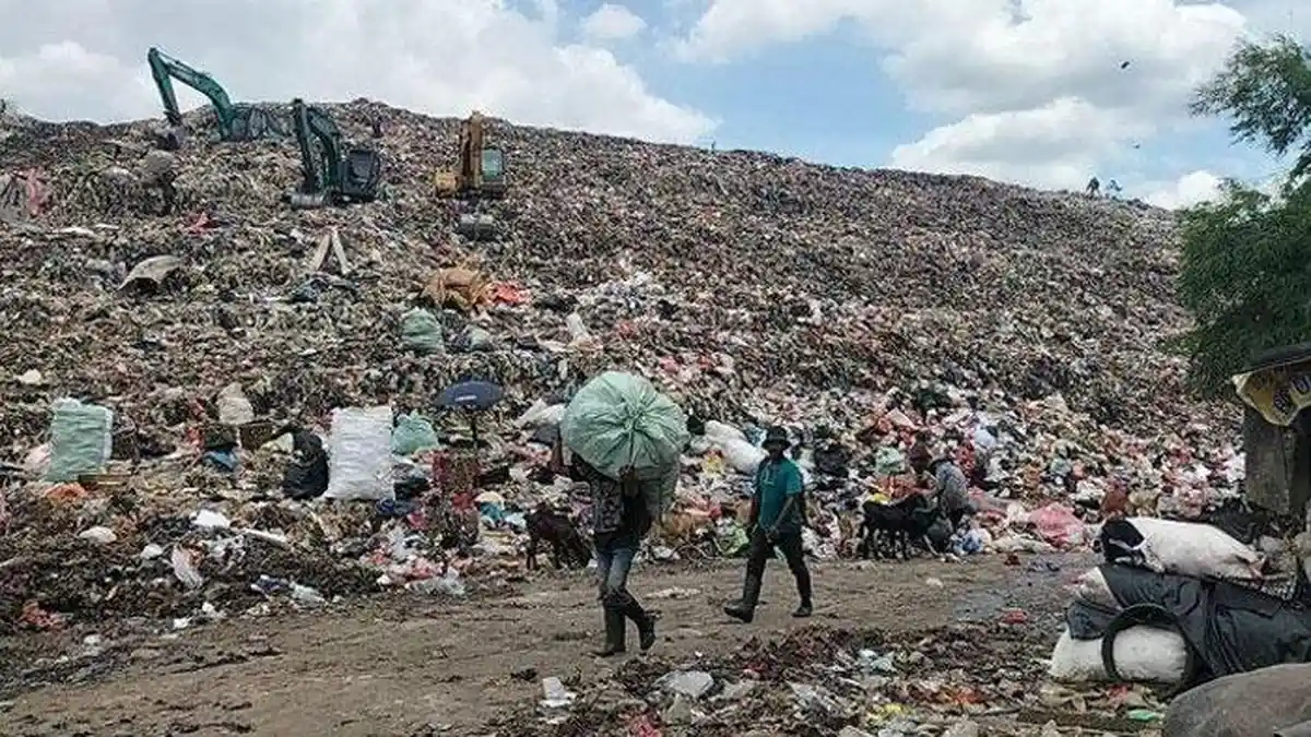 Sumarni Bertahan Jadi Pemulung selama 20 Tahun Demi Sekolahkan Anak ...