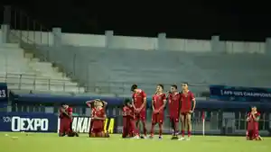pemain-timnas-indonesia-tengah-mengikuti-latihan.jpg