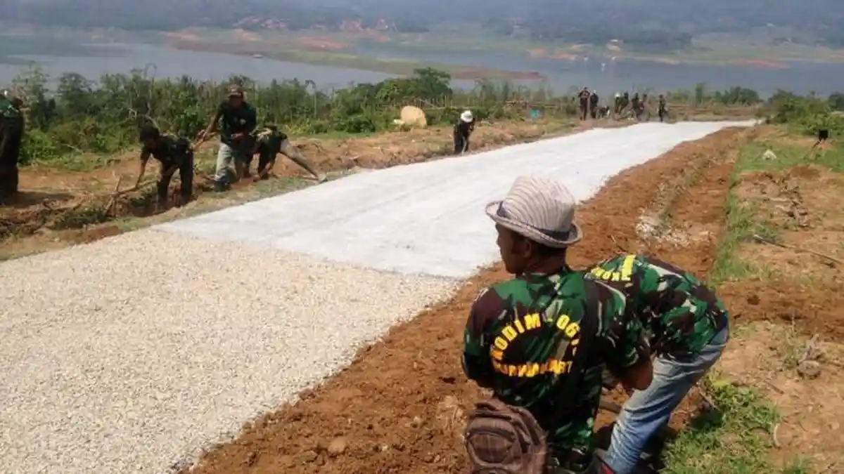 Akses Menuju Kampung Kiara Lawang Purwakarta Tak Lagi Jalan Setapak