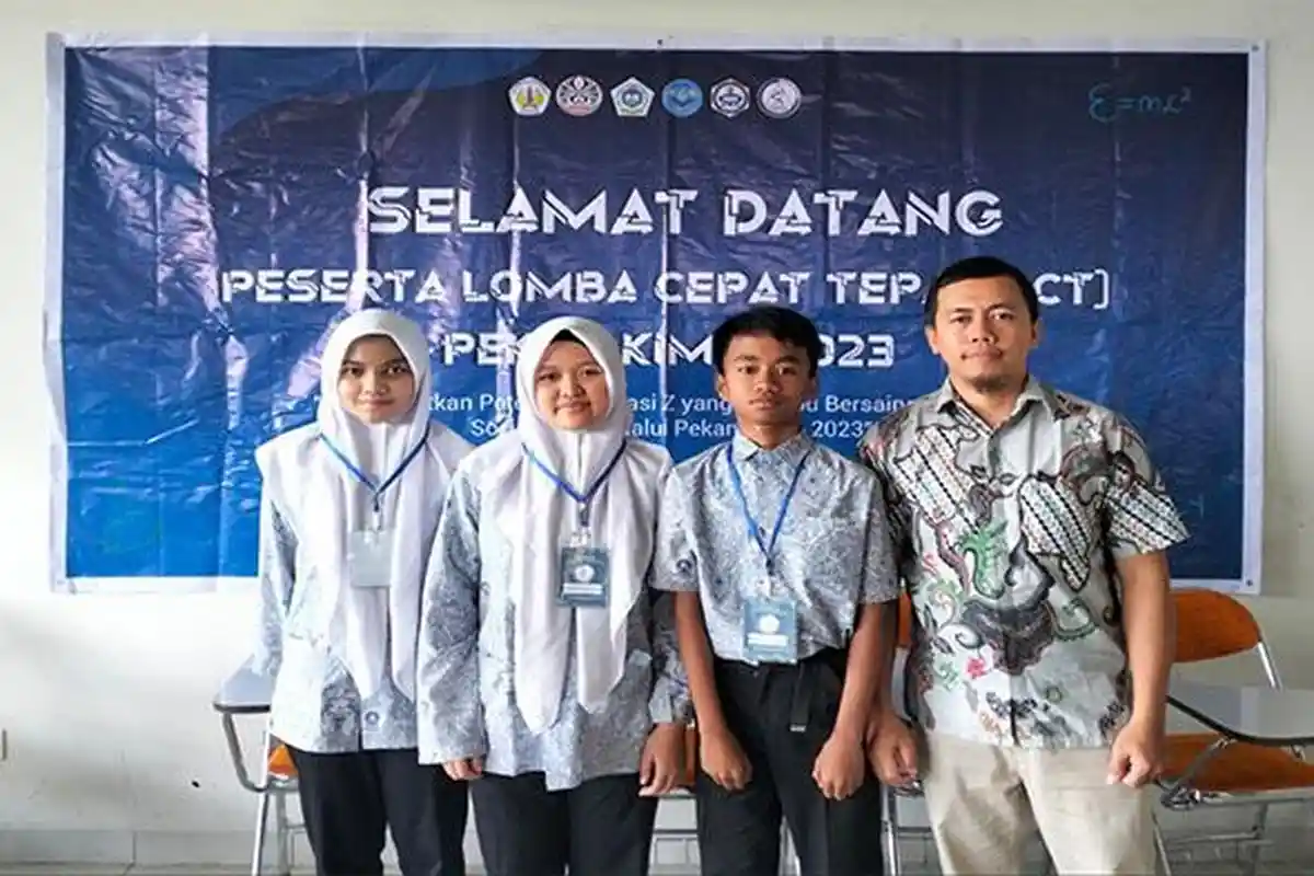 Murid SMP Muhammadiyah Pontianak Raih Juara 1 LCT Pekan Kimia 2023 Sisihkan 35 Tim Se-Kalbar