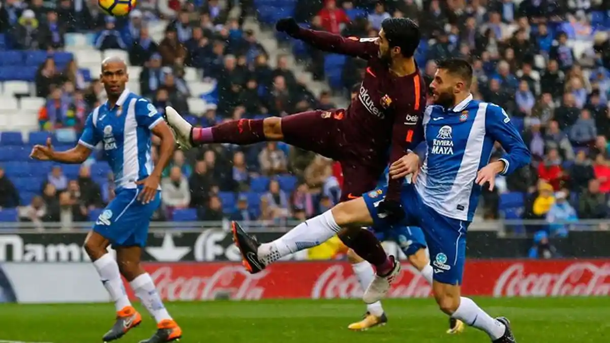 Espanyol vs Barcelona - Diselamatkan Gol Gerard Pique, Laga Derbi Barcelona Berakhir Imbang