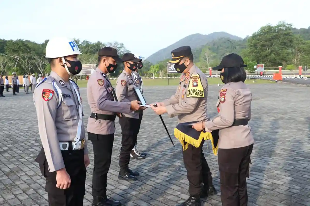 Dua Oknum Polisi di Lingga Pilih Tak Hadir, Dihentikan Tak Hormat Akibat Kasus Narkoba