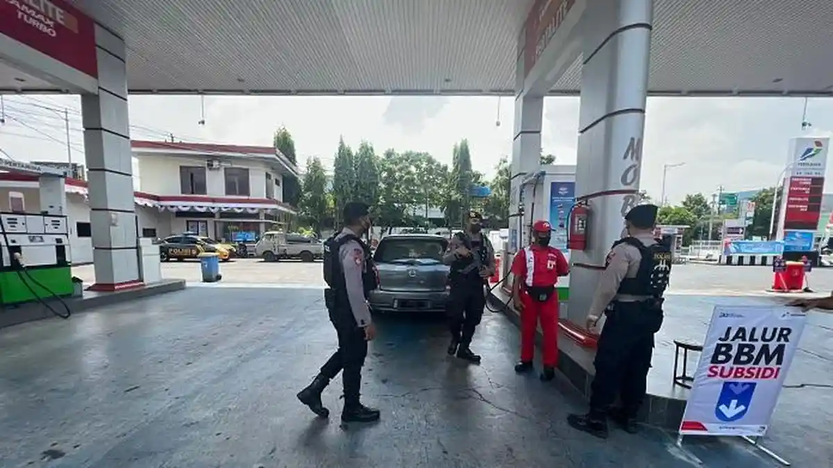 Harga BBM Bersubsidi Dikabarkan Naik Mulai 1 September 2022, SPBU di Kudus Mulai Dijaga Polisi