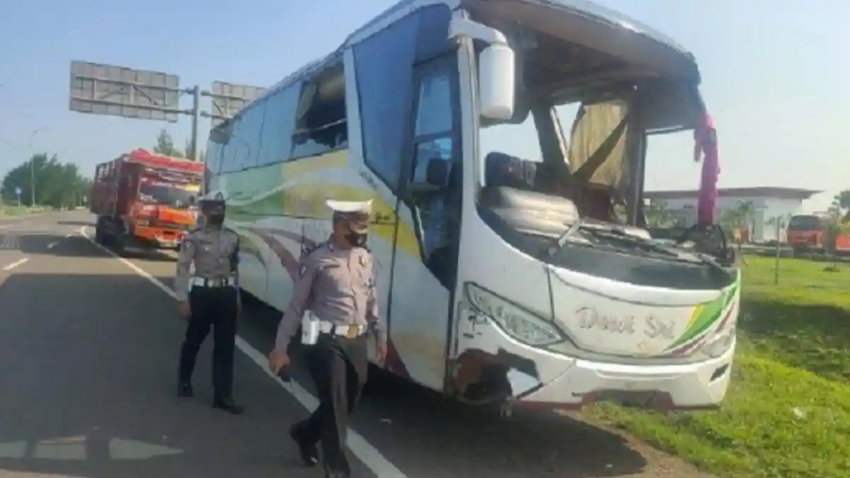Kenapa Sopir Bus Dewi Sri yang Alami Kecelakaan di Tol Cipali Kini Jadi Buronan Polisi?