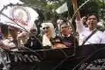 Kemeriahan Pendukung Saat Pendaftaran di KPU