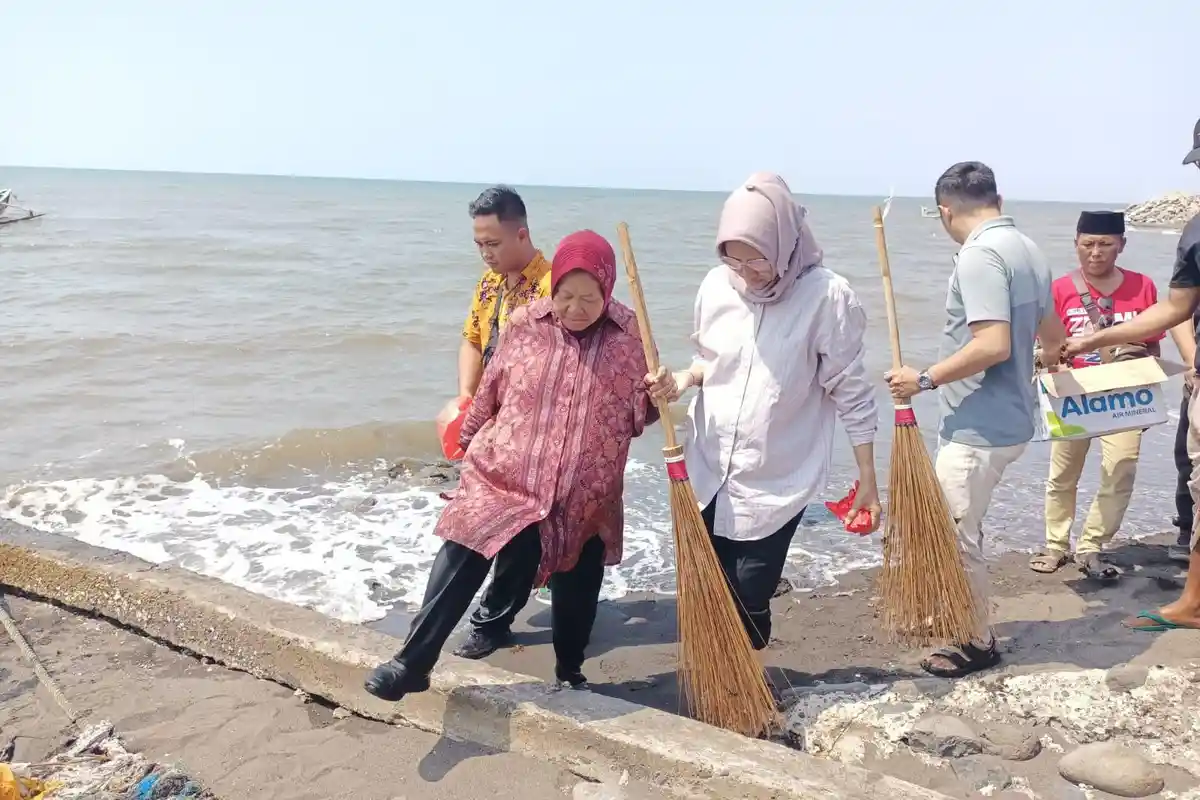 Kampanye di Probolinggo, Risma Ajak Warga Jaga Kebersihan Pantai dan Janjikan Perahu Canggih