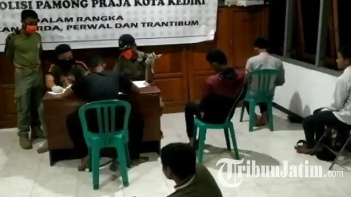 15 Pria Wanita Nongkrong di Kamar Kos 3x3 Kediri Saat Musim Corona, Bubar Digerebek Satpol PP