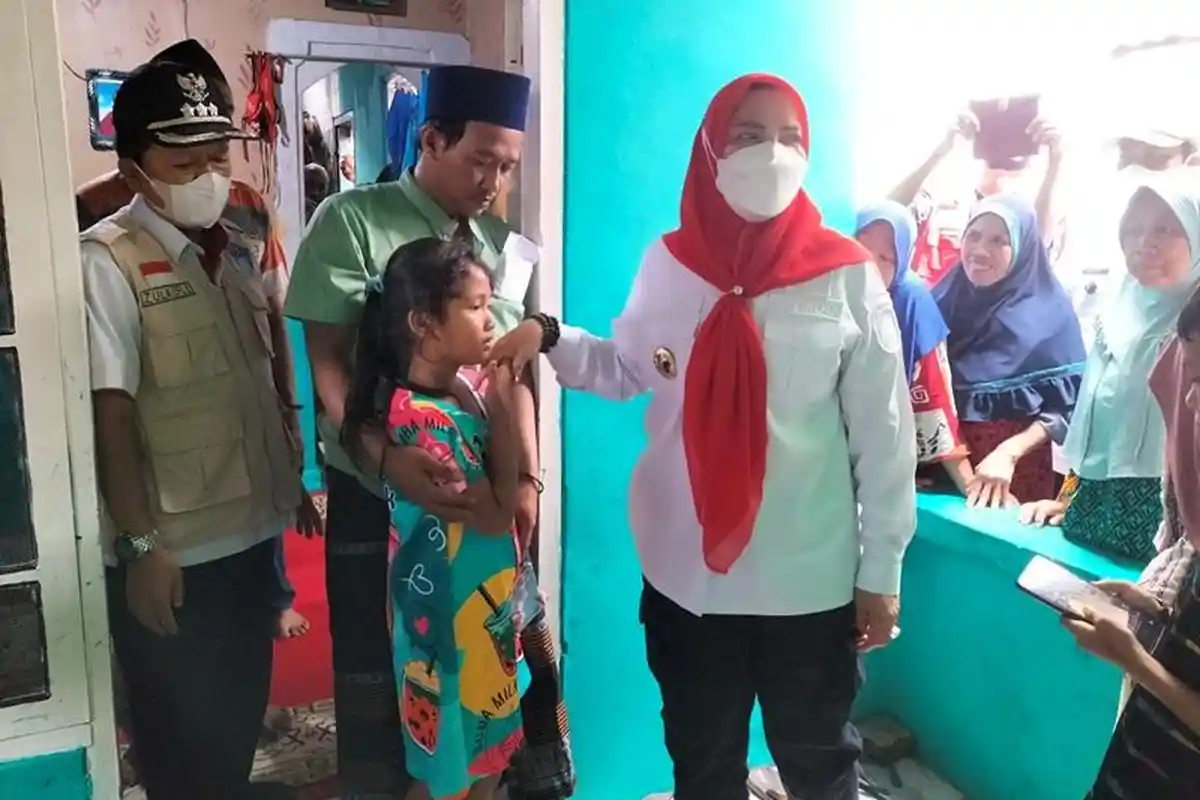 Wali Kota Bandar Lampung Eva Beri Bantuan Keluarga Korban Kebakaran di Kota Karang