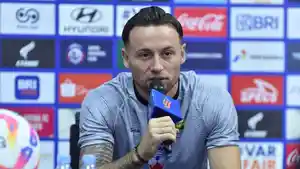 Kapten-Persib-Bandung-Marc-Klok-memberikan-keterangan-pers.jpg