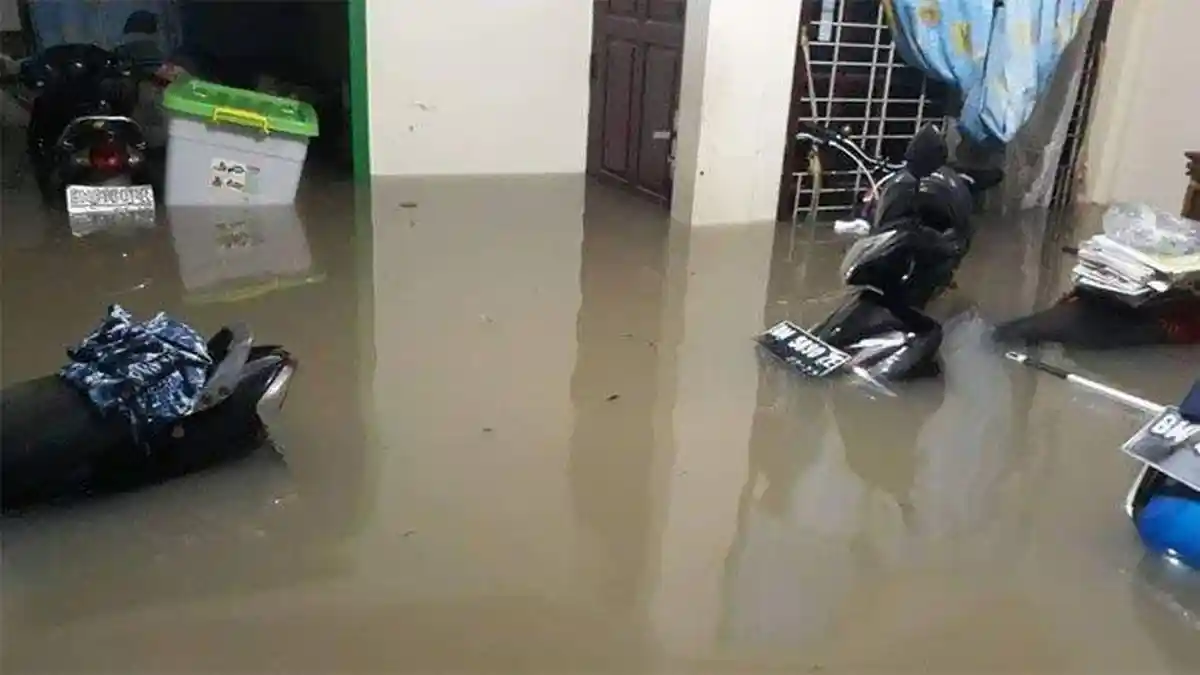 Hujan Deras, Banjir Rendam Ratusan Rumah dan Toko di Bangkinang, Riau