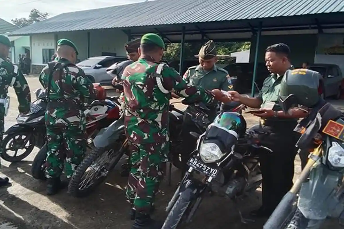 Dandim 1208/Sambas Periksa Kendaraan Dinas Prajurit, Ini yang Ditemukan
