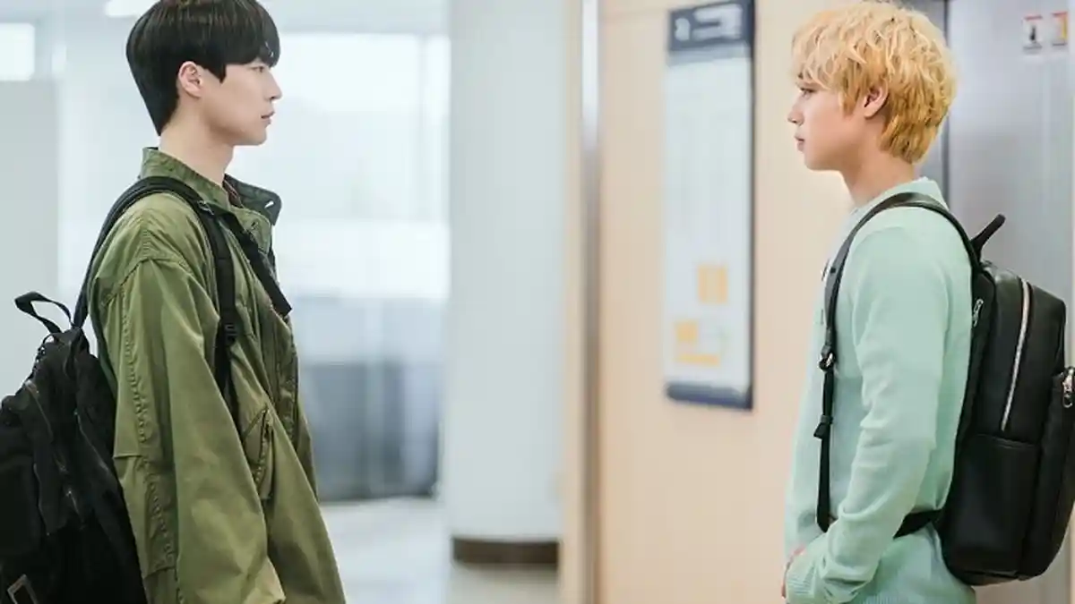 Park Ji Hoon dan Bae In Hyuk Saling Bertolak Belakang dalam At a Distance Spring is Garden