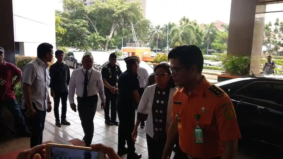 Sambangi Kantor Basarnas Pusat, Sri Mulyani Terlihat Menahan Tangis