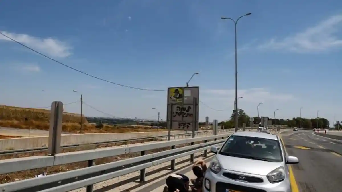 Hamas Luncurkan Roket ke Tel Aviv, Warga Israel Cari Tempat Perlindungan