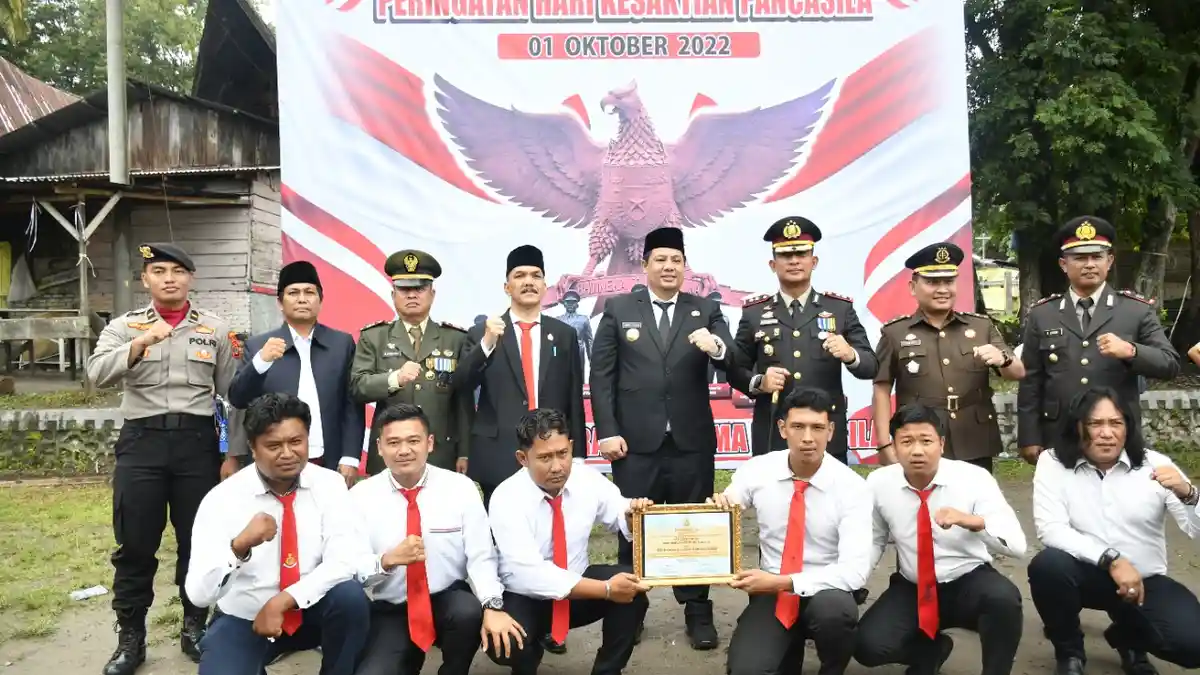 Tim Anti Begu Terima Reward Dari Bupati Samosir Saat Upacara Hari Kesaktian Pancasila 2022