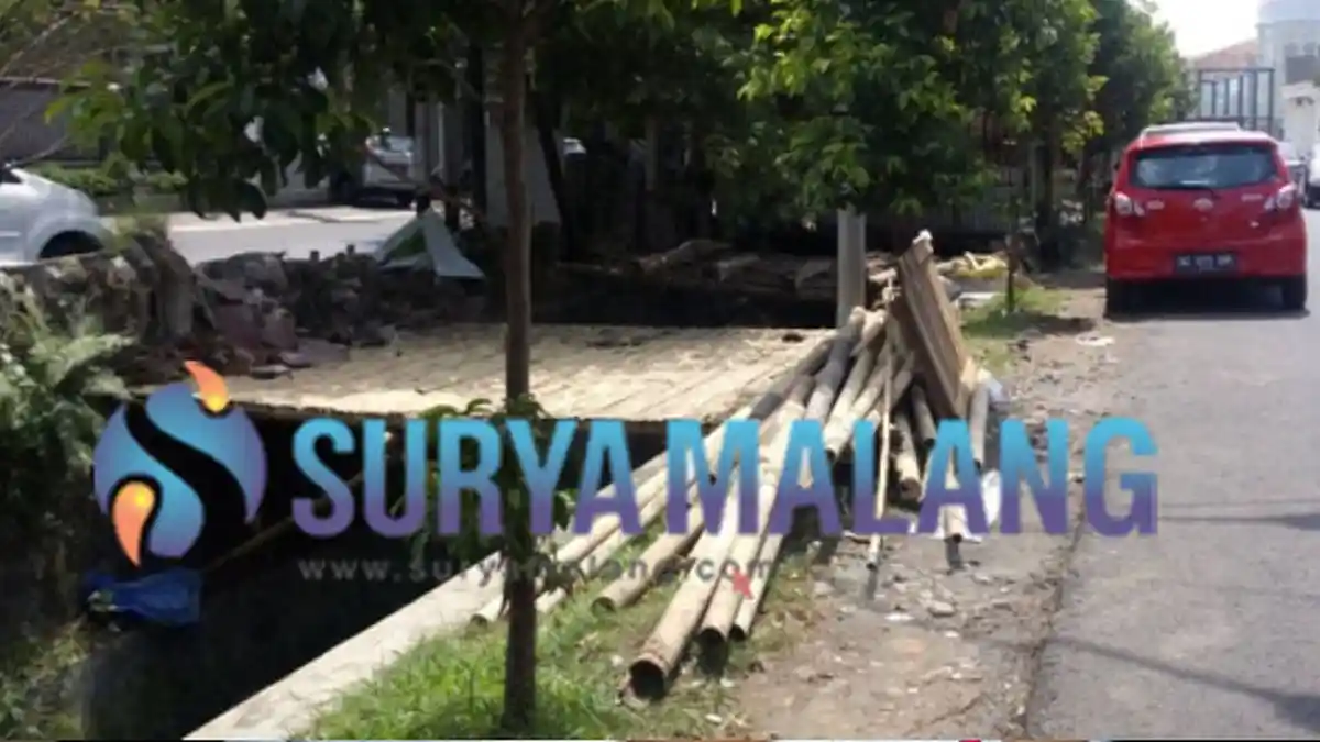 PKL Sawojajar Kota Malang Bongkar Warungnya Sendiri, Lho Kenapa Ker?