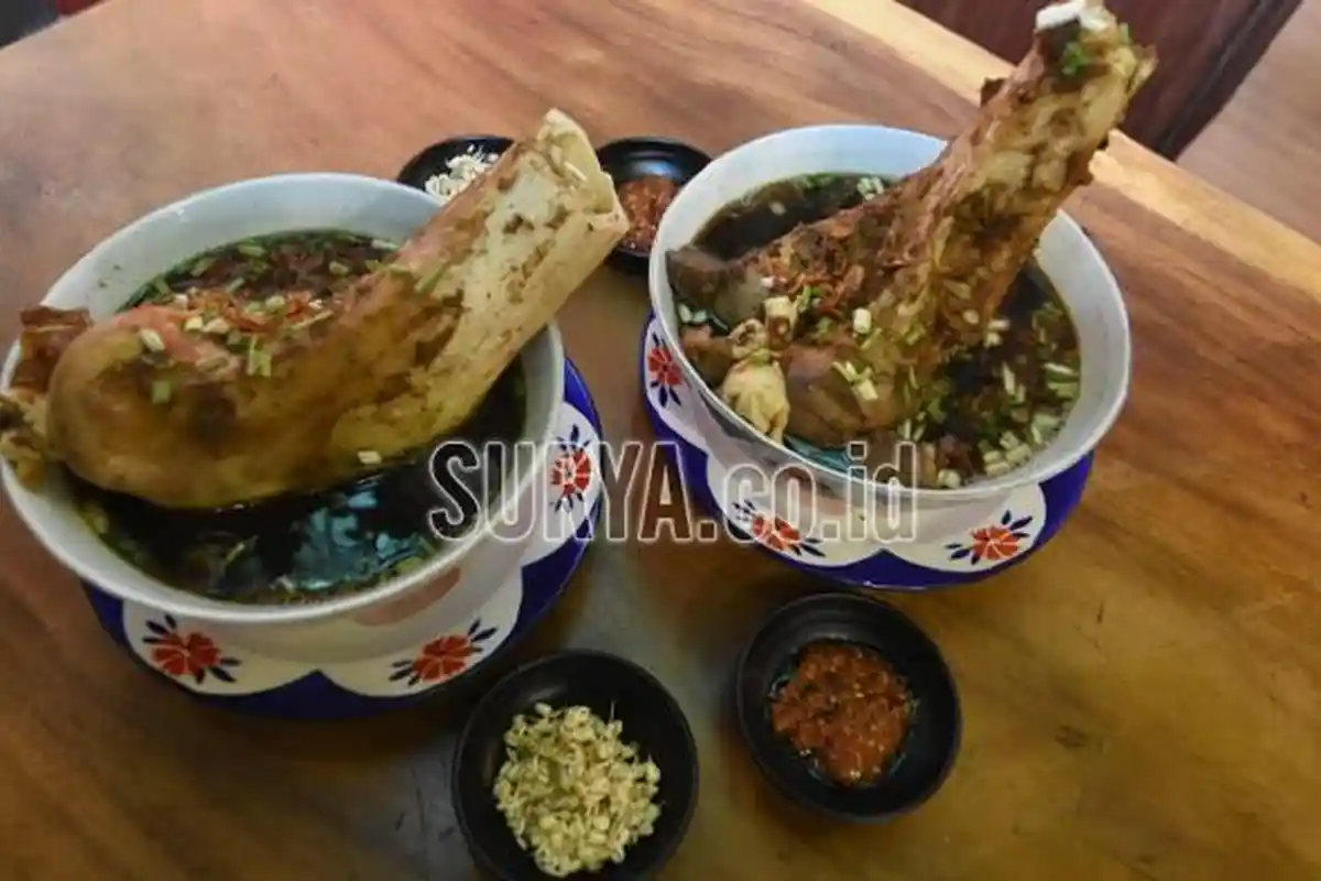 Rawon Sumsum dengan Kuah Berbumbu Khas, Rasanya Segar dan Gurih, Menggugah Selera