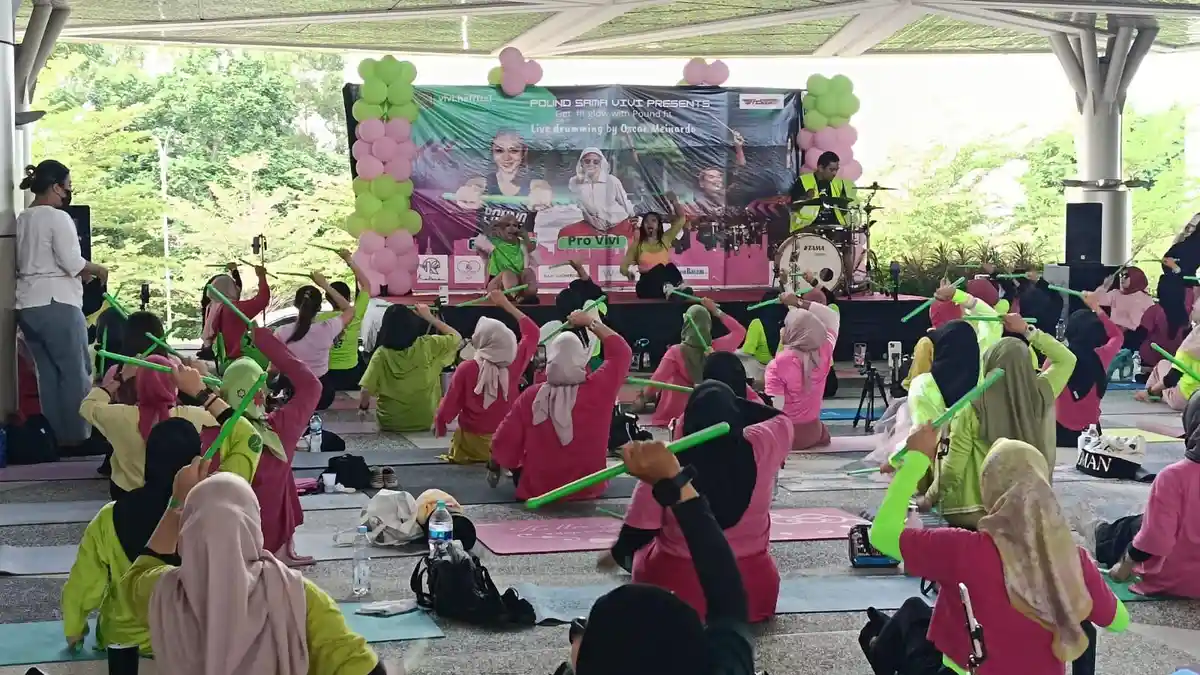 Ratusan Peserta Ikuti Kelas Pound Fit oleh Vivi Hefrizal
