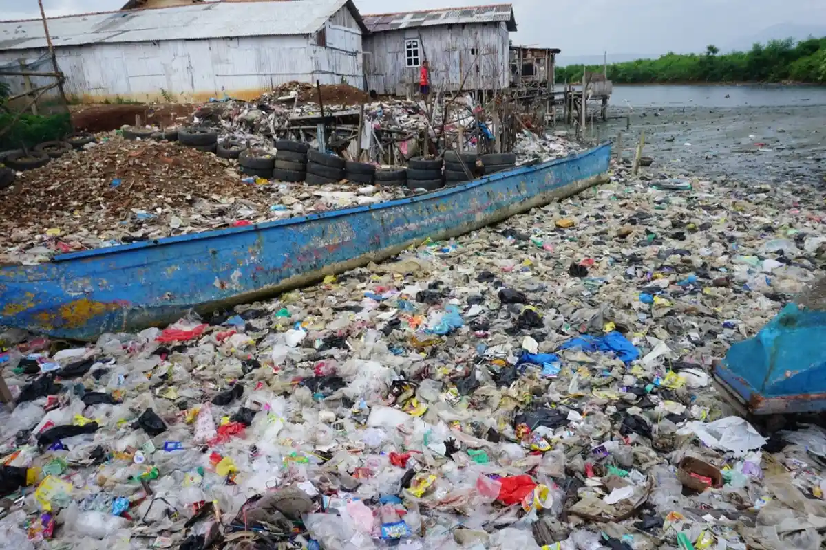 Akan Bersihkan Sampah di Pesisir Teluk Bandar Lampung, Begini Rencana Aksi Pemprov Lampung