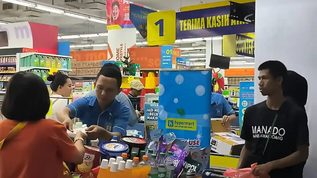 Pusat Perbelanjaan di Kota Jayapura Mulai Padat Pengunjung
