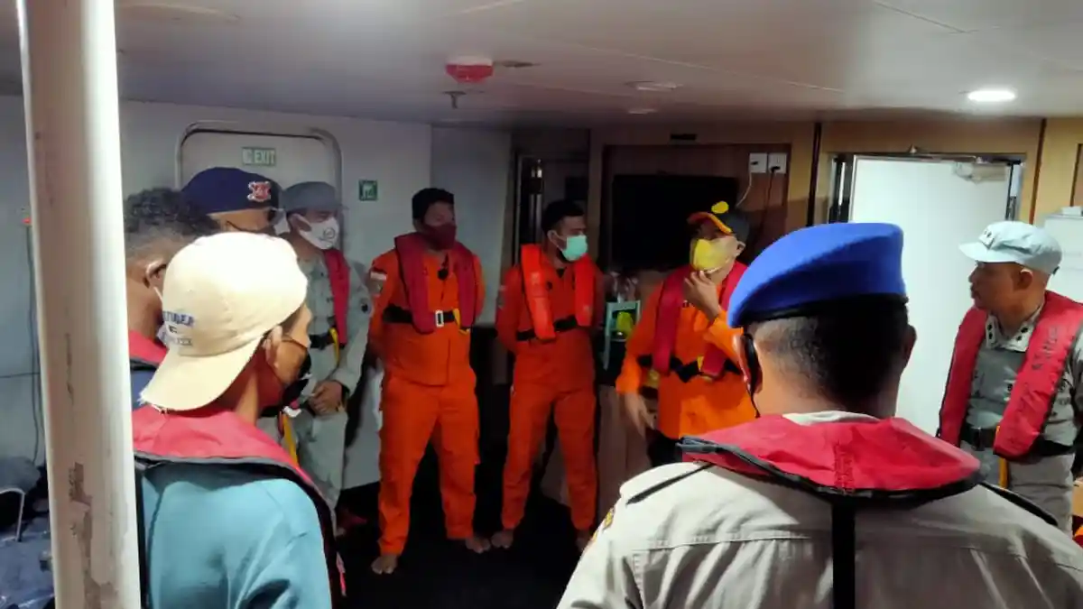 Kapal Berpenumpang 7 Orang Hilang Dihatam Gelombang, Tim SAR Tual Lakukan Pencarian