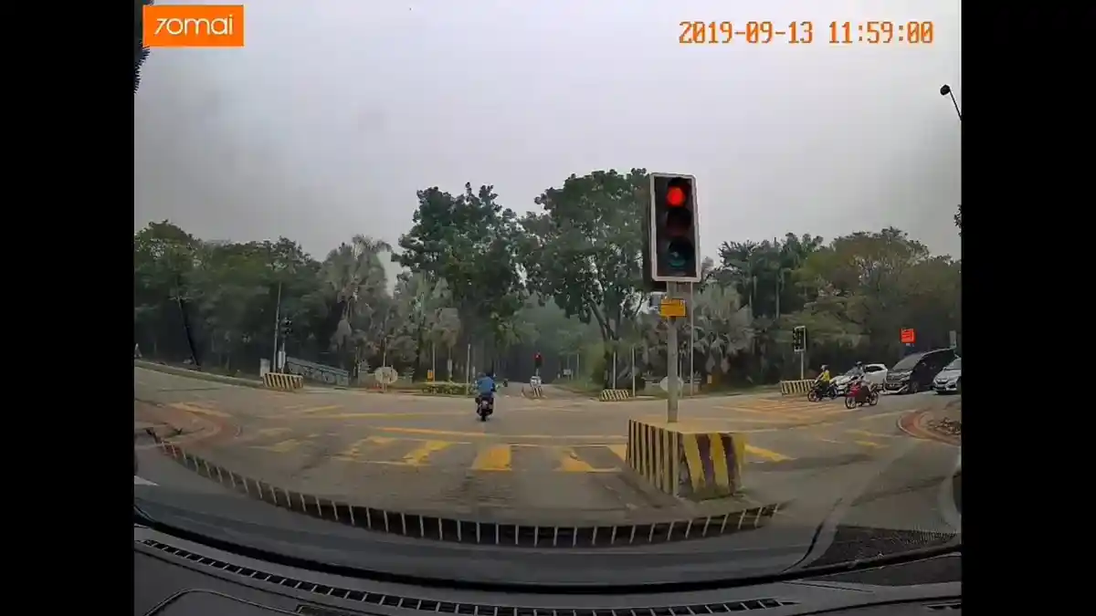 POPULER: Viral Pria Tak Pakai Helm Terobos Lampu Merah, Aksi Nekatnya Berakhir Mengenaskan