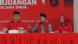 Jajaran-DPD-PDI-Perjuangan-Jatim-saat-menyampaikan-pengumuman-tentang-pencopotan.jpg