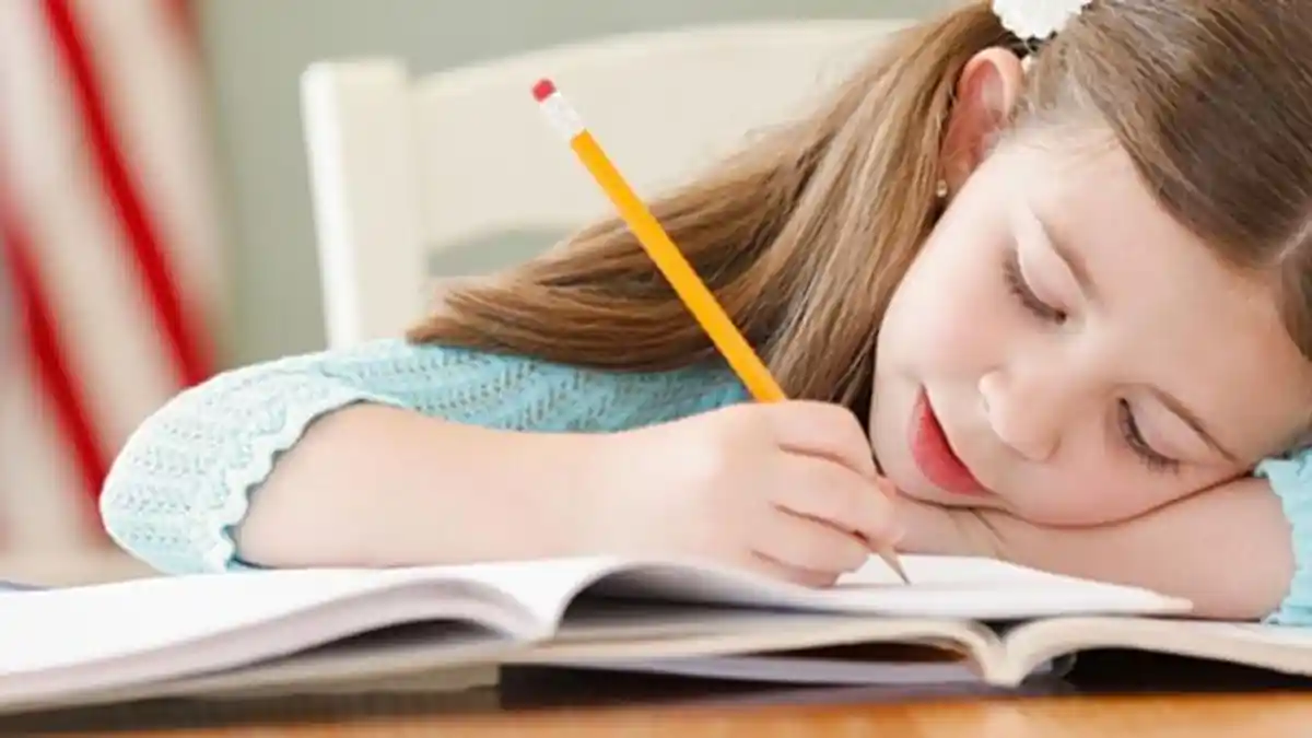 4 Manfaat Kebiasaan Menulis Buku Harian Sejak Dini