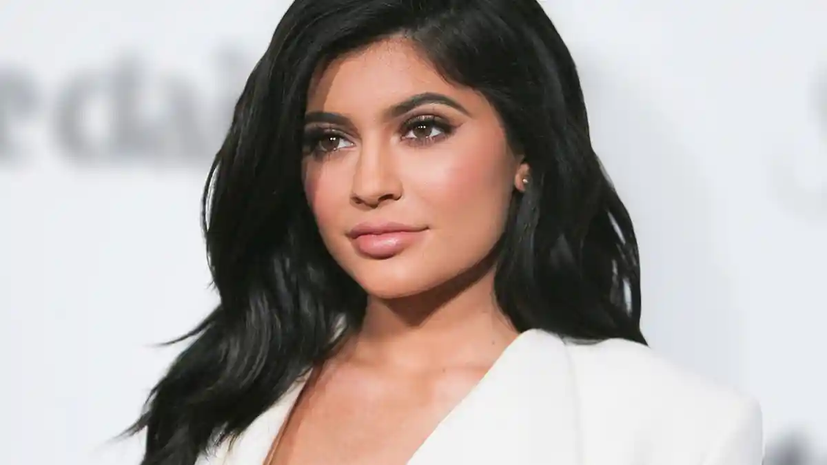 Bantu Para Dokter Hadapi Virus Corona, Kylie Jenner Sumbangkan Rp15,9 Miliar