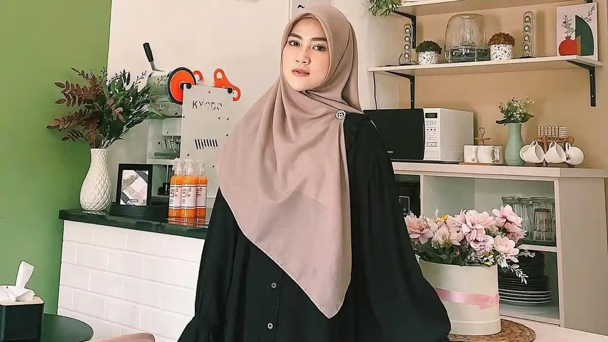 Biodata Henny Rahman Istri Alvin Faiz yang Berseteru dengan Larissa ...