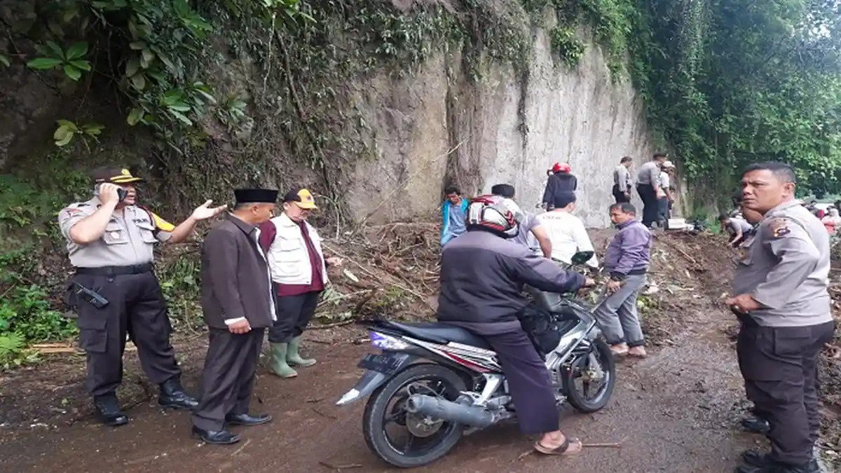 BREAKING NEWS - 4 Daerah di Sumbar Diterjang Banjir dan Tanah Longsor, Ini Penyebabnya