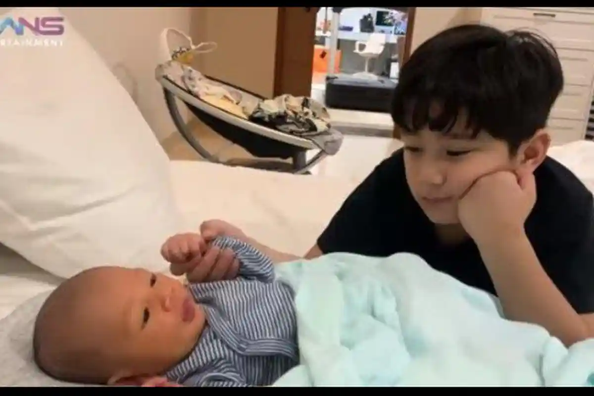 Momen Rafathar Ajak Main Rayyanza, Putra Sulung Raffi Ahmad Bikin Lala Bersyukur