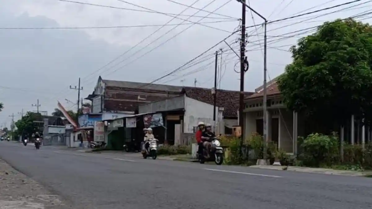 Dinas PUPR Kabupaten Blitar Tambal Jalan Berlubang Jelang Arus Mudik Lebaran