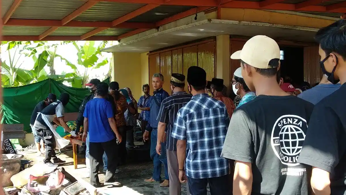 Jenazah Ulli, Korban Hanyut Pantai Goa Cemara Tiba di Rumah Duka