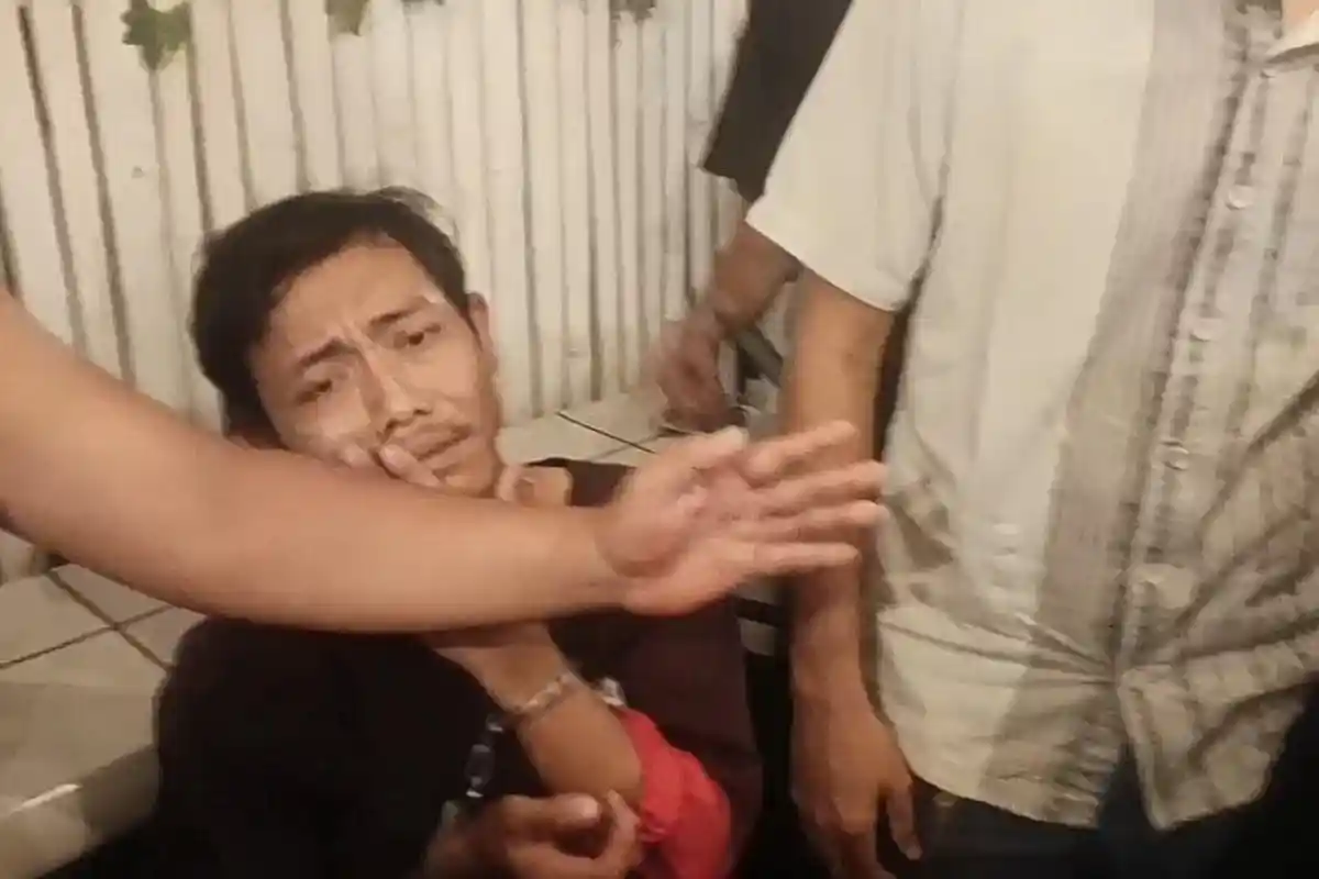 Pencuri Motor di Jakarta Timur Menangis Mohon Ampun Usai Aksinya Kepergok Warga