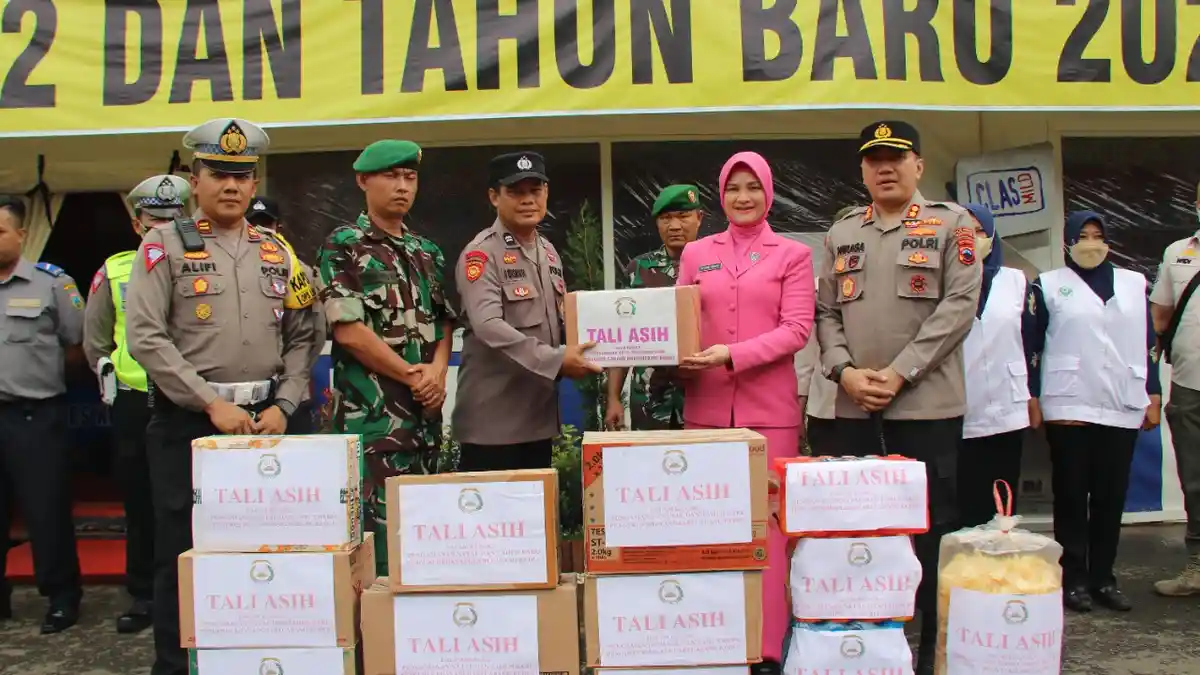 Dukung Petugas Pos Terpadu dan Pos Pelayanan Lilin Candi, Polres Kudus Beri Tali Asih  