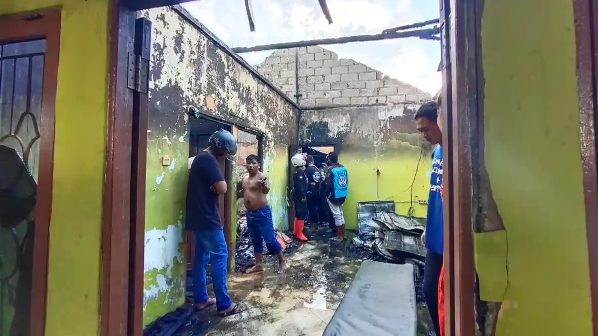 Kebakaran Kalsel, Kobaran Api Terlihat di Rumah Warga Sidomulyo