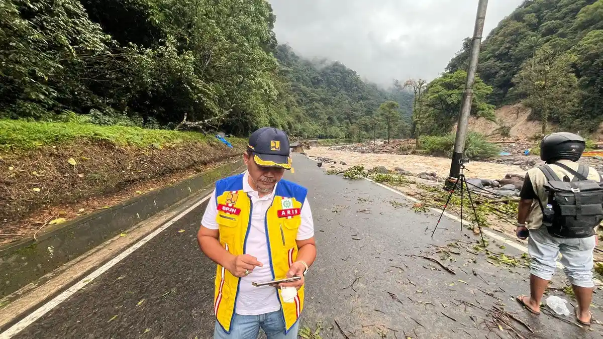 Jalan Padang-Bukitinggi Putus di Dekat Mega Mendung Sudah Diperbaiki, Akses Kendaraan Masih Lumpuh