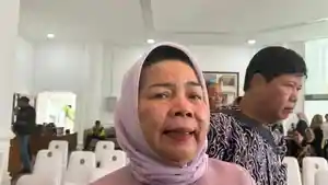 Pemberian-THR-Kepala-Dinas-Ketenagakerjaan-Sumut.jpg