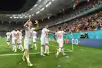selebrasi-pemain-swiss-usai-tekuk-prancis-29062021.jpg